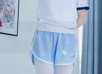 BoBoSocks袜啵啵 – 奶油的定制写真：裸足的自由与反叛。