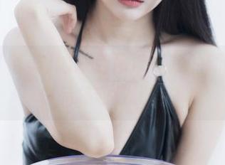 Bomi(普美)的灰色吊带是我的新常态，作品集收到了吗？
