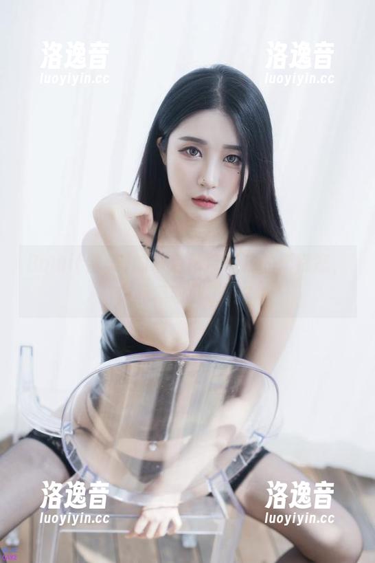 Bomi(普美)的灰色吊带是我的新常态，作品集收到了吗？