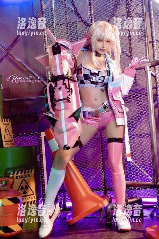 Byoru Byoru的最新兔女郎写真,仿佛耳边传来了“嘎嘎”的小声。