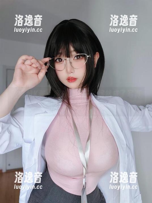 眼镜和K酱：意外的搭配，居然成了写真新宠