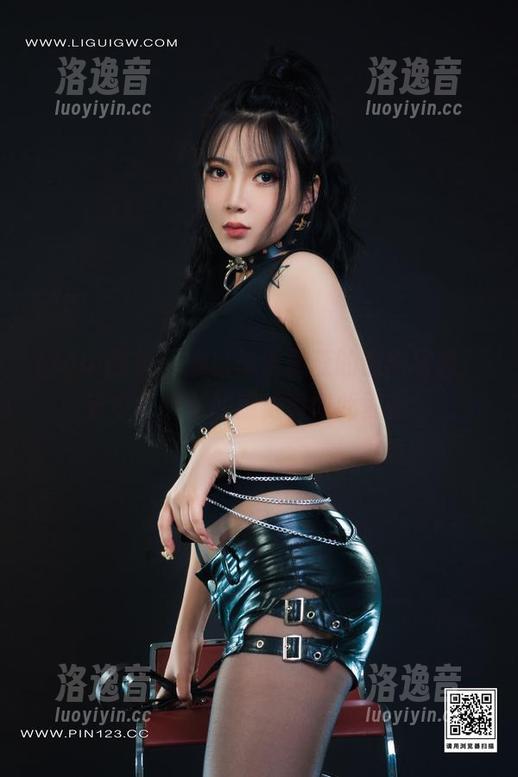 Ligui丽柜-蕊蕊 Ligui丽柜 - 难以想象蕊蕊的最新写真,笼中花绽放的感觉竟如此复杂。