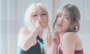 这一秒，我被Mozzi(모찌)的美脚作品吸引了，求个心理阴影面积…