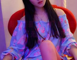 PANS摄影 – 假装“无意”的雯雯：泳衣与无圣光的美丽意外