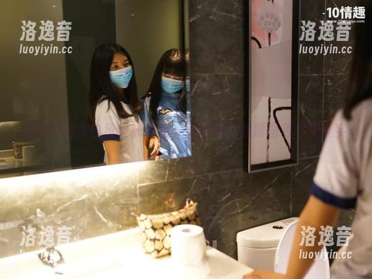 ROSI让这白色丝袜闪耀，无圣光下的原图色彩更真实。