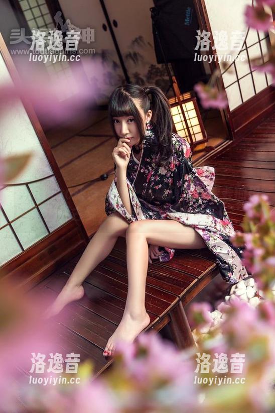 TouTiao头条女神 - 高萌萌与高跟鞋的田园复古梦，图集里藏着小清新！