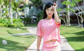 TuiGirl推女郎 – 冯雨芝的天使合集，躲在云端的她，似乎在等待一个不速之客的到来。