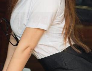UGirls尤果网 – 这组婚纱写真，赵伊彤的设计没毛病，就是不知该怎么形容那种淡淡的气质。