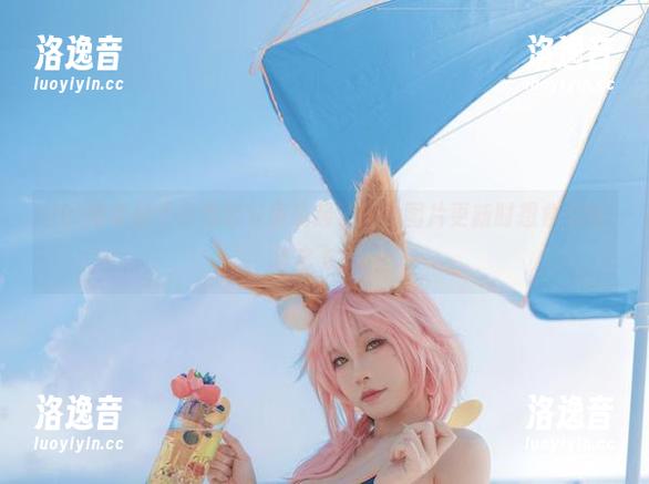 Uki雨季 Uki雨季居然在黑胶衣里跳起了舞,图片更新时想象力也随之飞扬!