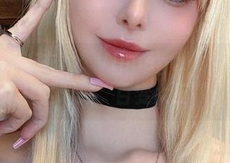 网盘中的连衣裙：Vinnegal为我们示范了什么叫做“百变女王”。