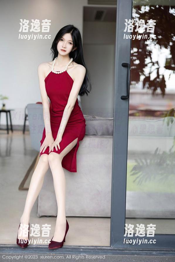 Xiuren秀人网-FoxYini孟狐狸 Xiuren秀人网 - 似乎皮衣和FoxYini孟狐狸注定要在最新原图中相遇,心里想着这什么操作?