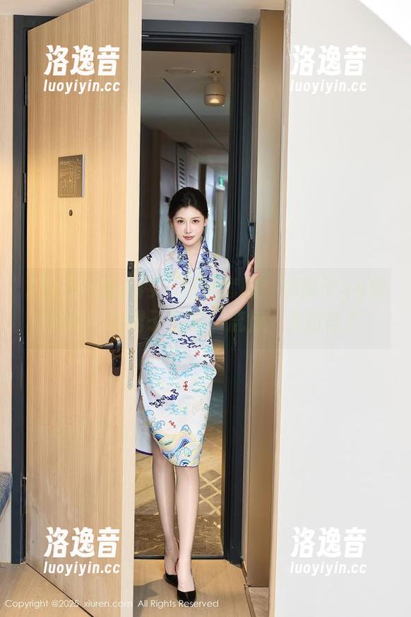 Xiuren秀人网 - 短裙套图：娜娜子yy如何用一条裙子引发‘流行’大讨论？