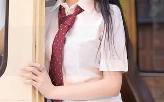 Xiuren秀人网 – 慧敏Vivi的高清女仆写真：为啥油纸伞也想借个光？