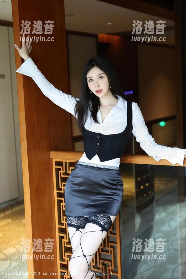 Xiuren秀人网 - 走进赵万灵的户外福利写真，谁说只有风光可以独霸？