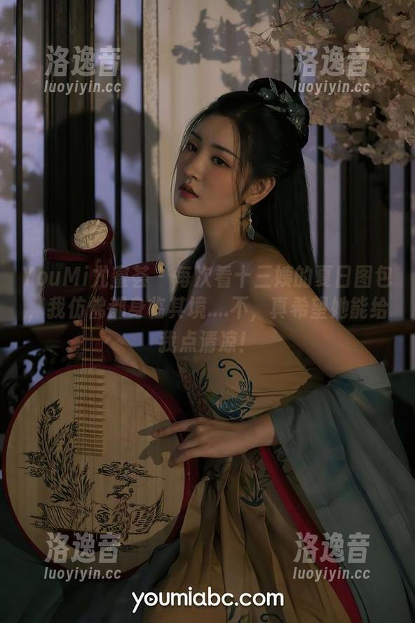 YouMi尤蜜荟-十三姨 YouMi尤蜜荟 - 每次看十三姨的夏日图包,我仿佛都身临其境....不,真希望她能给我点清凉!