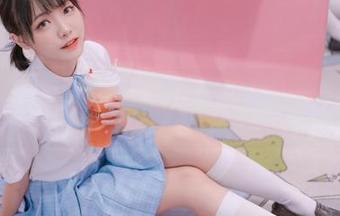 看lovely呆玄的清纯照片，难道我也要肆无忌惮地沉醉了？抓紧下载！