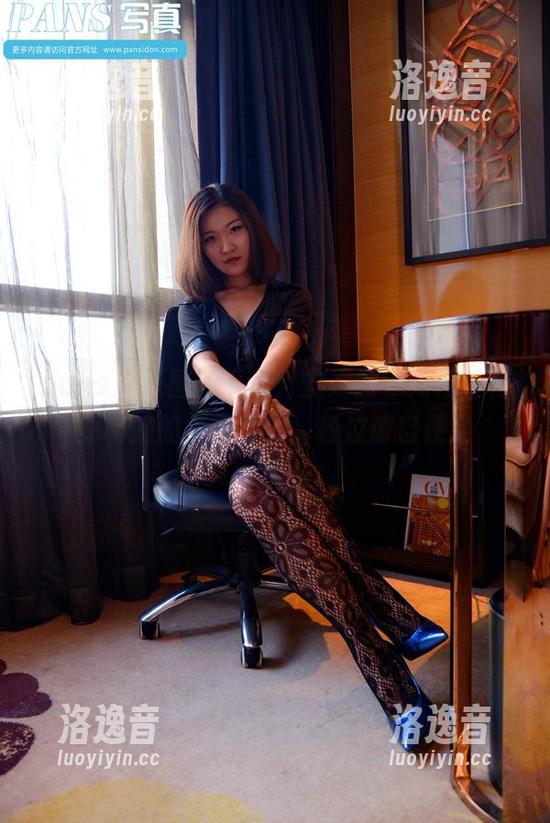 pans-安妮 pans - 原图和下载:安妮教你如何轻松复制她的搞怪自拍,各位请自便!