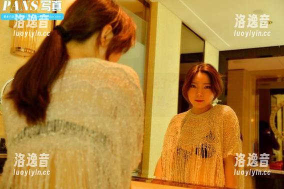 pans-熙媛 pans - 熙媛的吊带写真,让我想起了“你吊带,还是我吊带?”的经典问题。
