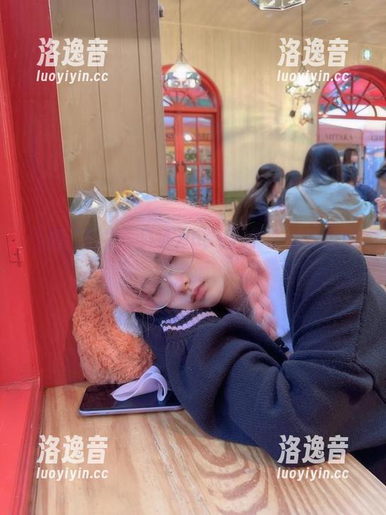 wendydydydy_酱油 作品“奶牛”,Wendy把那些传统全翻了个面。