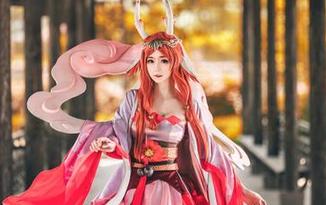 yui金鱼的写真，一身套装你值得拥有，谁还不是水边一只鱼呢？