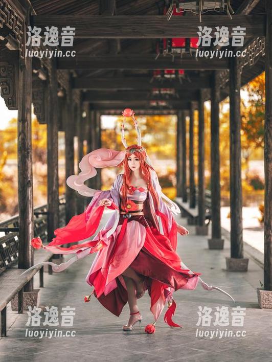 yui金鱼 yui金鱼的写真,一身套装你值得拥有,谁还不是水边一只鱼呢?