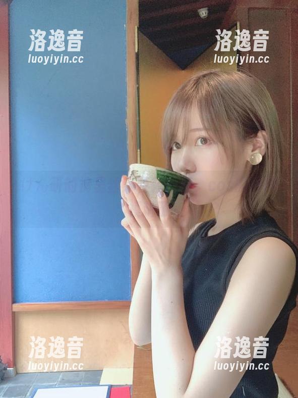 けん研的裤里丝：轻轻一撩，cos的界限模糊了