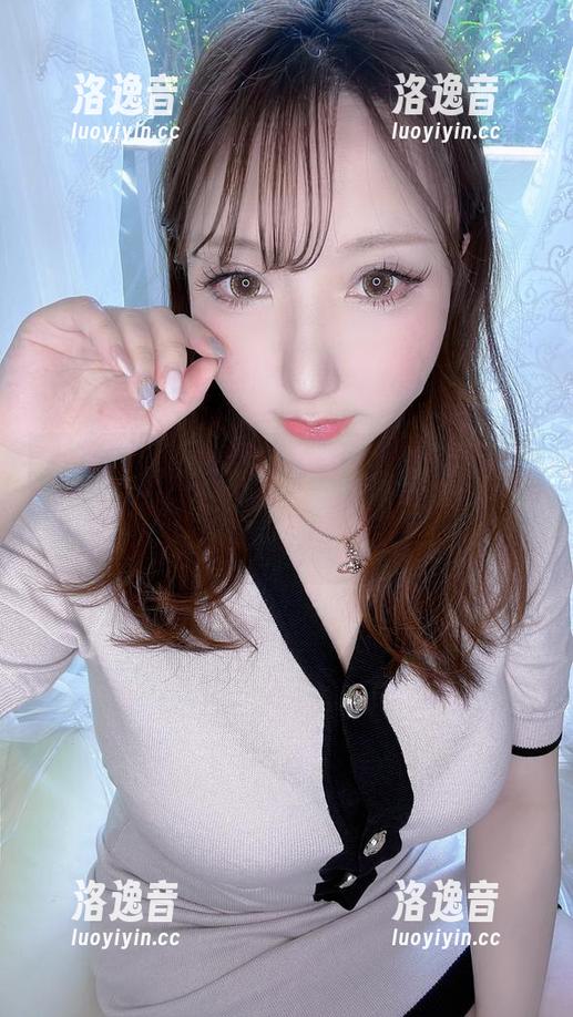 サク(saku)的学妹写真，个人觉得当模特的钱应该给我们这群“吃瓜”群众分一分！