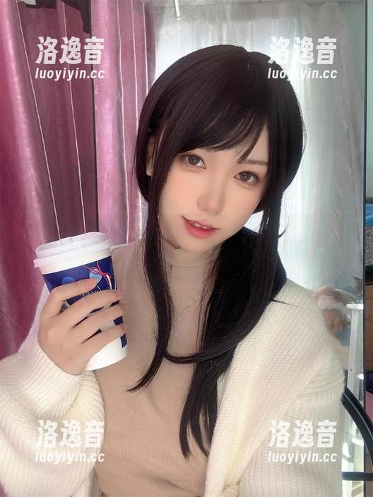 一北亦北和她的和服泳装：那幅让你审视夏季的奇特图片