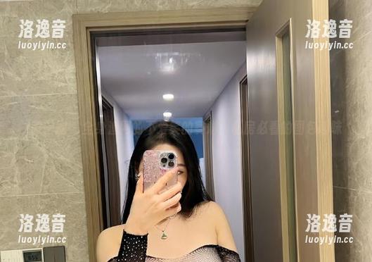 微密圈 - 全身渔网的不爱笑的赛琳：私房必看的图包趣味