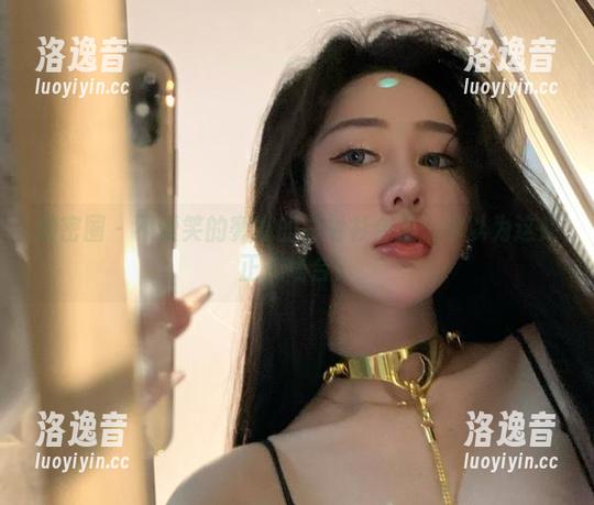 不爱笑的赛琳 微密圈 - 不爱笑的赛琳的白衬衫合集:你以为这是正式场合?