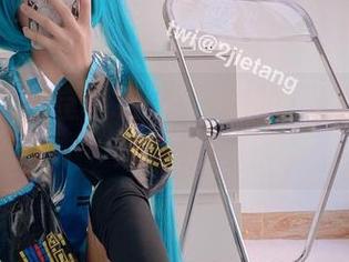 神奇的二阶堂宅绘子：做菜的同时诠释厨娘写真？