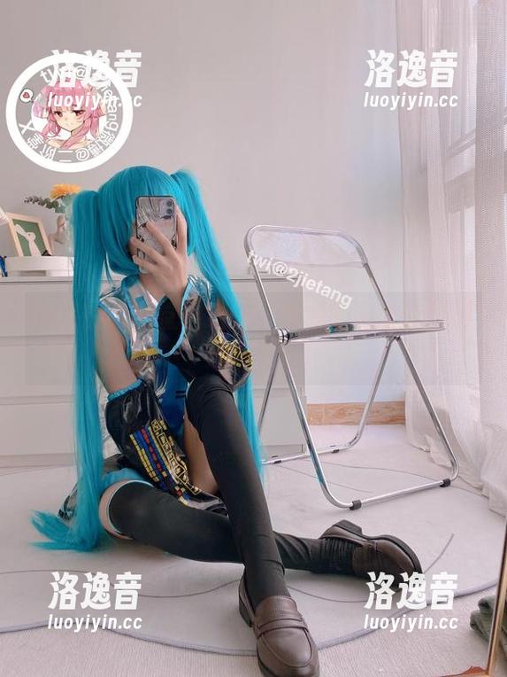 二阶堂宅绘子 神奇的二阶堂宅绘子:做菜的同时诠释厨娘写真?