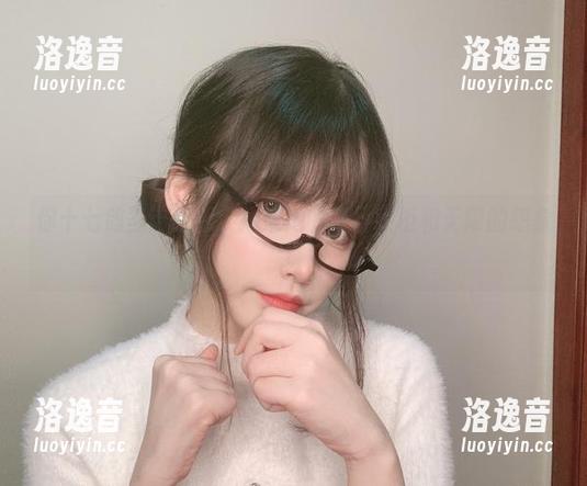 你十七鸽圣诞图册，捎来她的节日衣柜和无限的想象！
