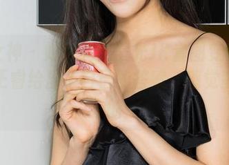 克拉女神 – 如何让无圣光JK套图变得有意思？王睿给出了自己的答案，感觉蛮独特的