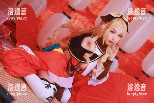 刺青Poi 在线写真里的刺青Poi:双马尾与小心思