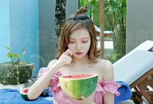 嗲囡囡 – 周大萌与比基尼的亲密写真，这一夏天放飞自我吧！