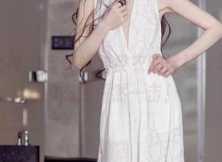 头条女神 – 申美嫣对皮衣的诠释，写真里的态度怦然一击！