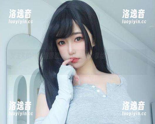 女主K的瑜伽服原图果然撩人，分享给懒癌晚期的我，想做又懒得动…