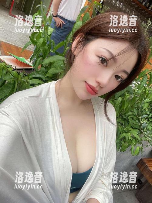 奶宝妹纸 微密圈 - 奶宝妹纸那双美脚的图包,让我不小心把眼睛看得太满了。