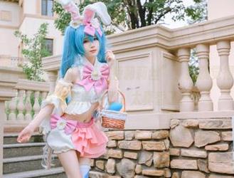 每次见妖君白研的新私拍“梅尔特莉莉丝”，我就觉得我原本的审美标准要改了，太真香了！
