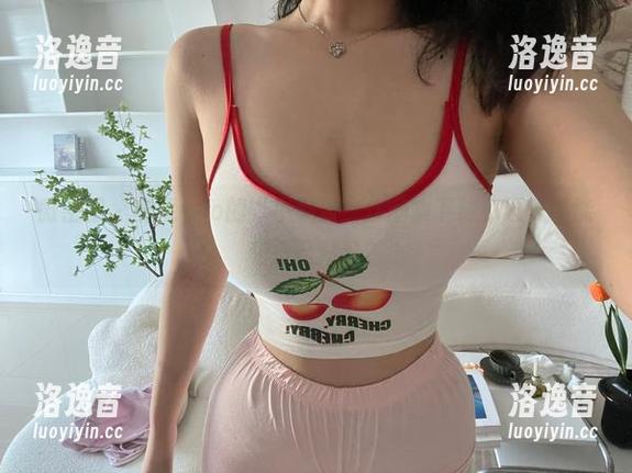 微密圈 - 安妮yoo的“小贴贴”作品集下载，谁说不能和自己贴贴？