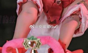 安曜曜豹纹图集：私拍和疯狂搭配，混出一波新意不振的可能