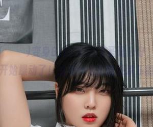 观看宋哈娜(송하나)变身BLUECAKE圣诞公仔，内心的孩子又开始躁动了！还有什么比这更欢乐的？