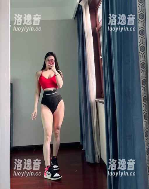 微密圈 - 宝儿茹171的私拍合集：温热泳池边的奇遇记，真想跳进去喝几口哈哈！
