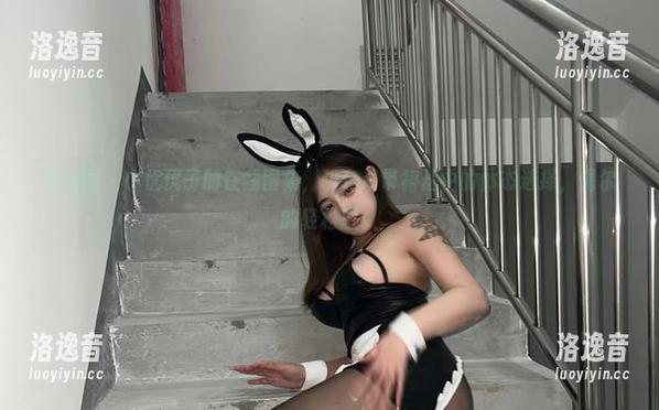 微密圈 - 小优优子的在线图集，粉色吊带裙丛中的体态选择，偶尔的轻松感。