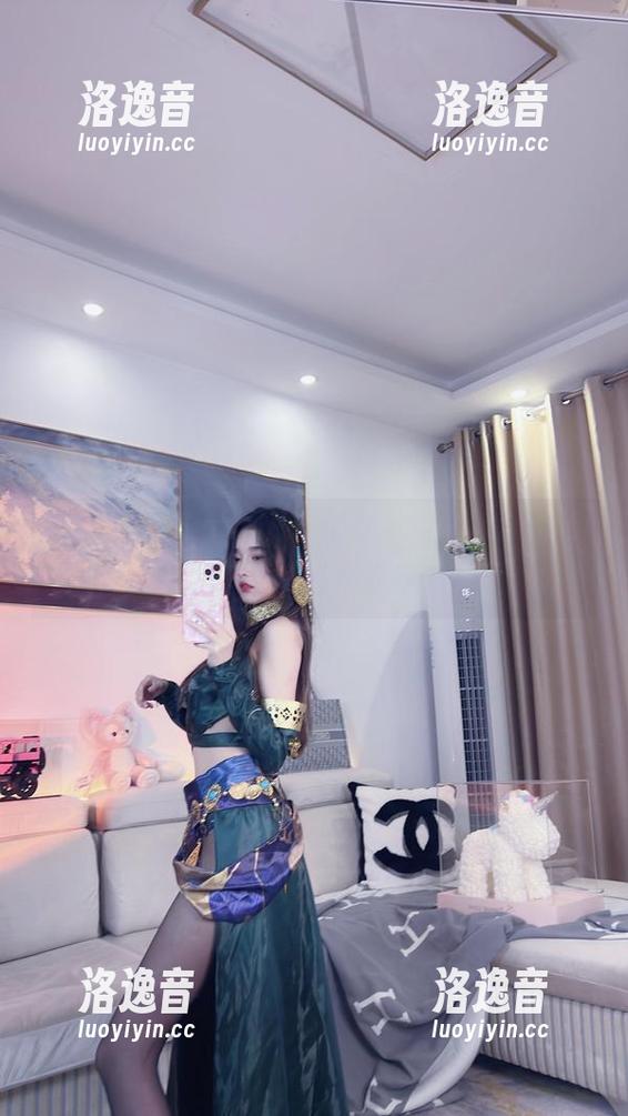 小小奶瓶儿 小小奶瓶儿和她丝带女友,免费美图,谁对这张不感兴趣呢?