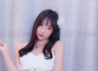 小小奶瓶儿私拍合集真心话，白开水毛衣版，没想到会这么逗！