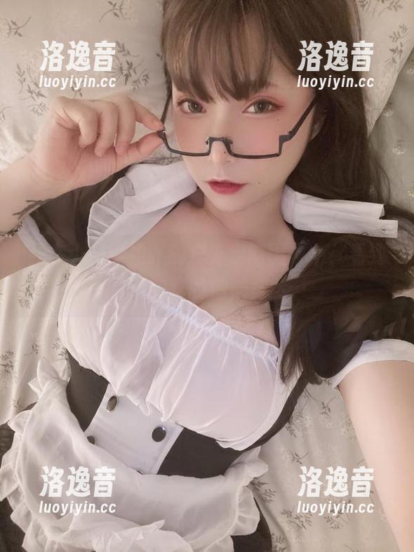 小泉学姐吖 我在小泉学姐吖的户外定制图集中,看到了不一样的她,竟然…