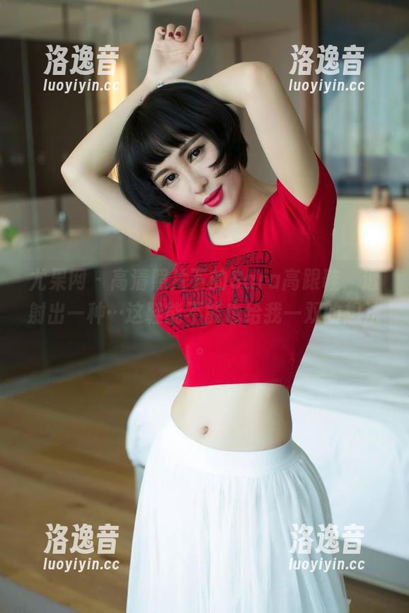 尤果网-Sara 尤果网 - 高清照片下的Sara高跟鞋,透射出一种…这鞋能不能也给我一双的想法。