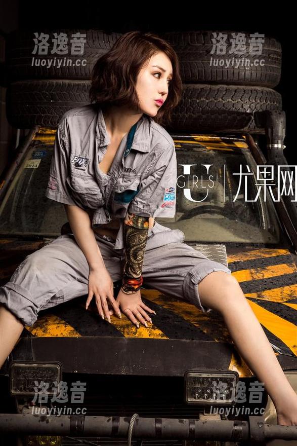 尤果网-欣杨Kitty 尤果网 - 不怕摔!欣杨Kitty的高跟鞋合集分享:真是鞋子太迷人,人根本走不稳啊。